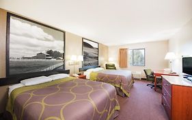 Super 8 By Wyndham Iola Ks